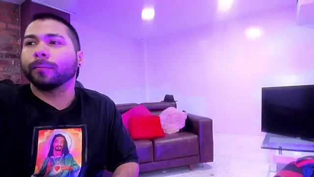 Snapshot of HotThreesoome chatting on 01/10/26, 01:17 HotThreesoome online show from 01/10/26, 01:17