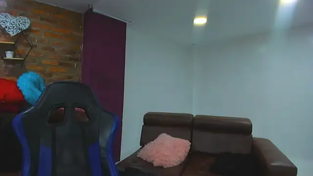 Snapshot of HotThreesoome chatting on 01/09/26, 01:18 HotThreesoome online show from 01/09/26, 01:18