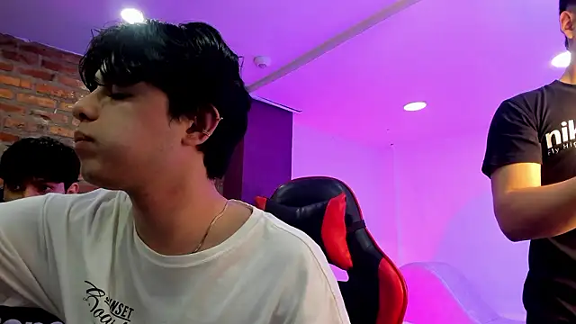 HotThreesoome online show from 03/25/26, 12:37