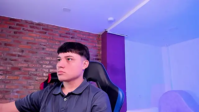 HotThreesoome online show from 03/26/26, 12:47