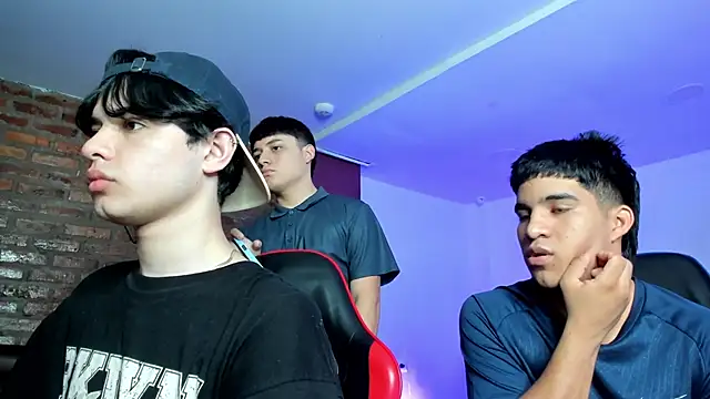 HotThreesoome online show from 03/04/26, 12:24