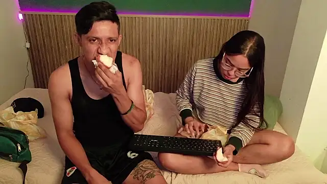 Violet and Dylan online show from 12/14/25, 12:11