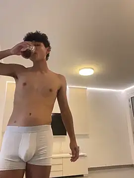 Snapshot of OnlyTyroone chatting on 04/07/26, 07:04 OnlyTyroone online show from 04/07/26, 07:04