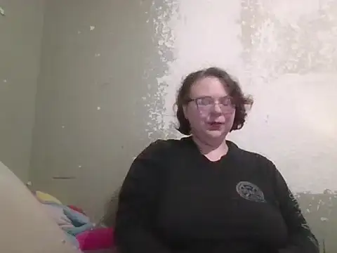 Snapshot of Rentastnrgurl chatting on 12/15/25, 12:00 Rentastnrgurl online show from 12/15/25, 12:00