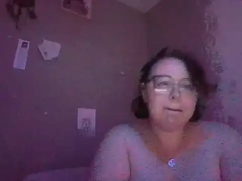 Snapshot of Rentastnrgurl chatting on 12/17/25, 04:01 Rentastnrgurl online show from 12/17/25, 04:01