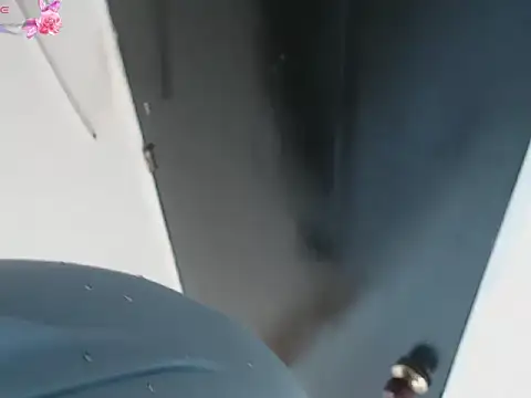 Snapshot of JulietaHazze_ chatting on 12/14/25, 03:35 JulietaHazze online show from 12/14/25, 03:35