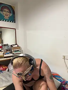 Snapshot of _DaLiDa_ chatting on 12/17/25, 01:16 DaLiDa online show from 12/17/25, 01:16