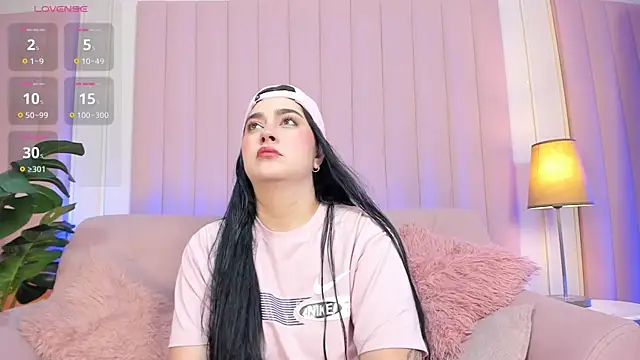 Snapshot of ZiaCooper_ chatting on 12/14/25, 12:00 ZiaCooper online show from 12/14/25, 12:00