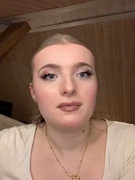 MilaLuxe online show from 12/15/25, 07:09