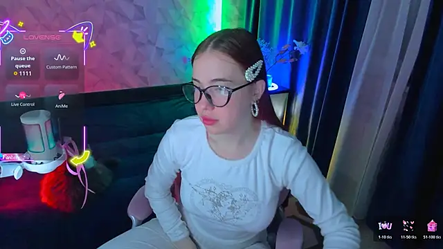 Snapshot of moon_siren chatting on 02/22/26, 04:08 moon siren online show from 02/22/26, 04:08