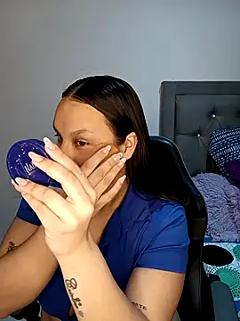 Snapshot of Valeriaa_21 chatting on 06/17/26, 05:23 Valeriaa 21 online show from 06/17/26, 05:23