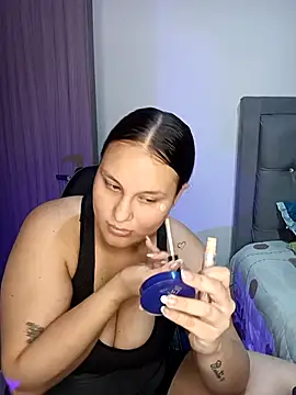 Snapshot of Valeriaa_21 chatting on 06/26/26, 10:37 Valeriaa 21 online show from 06/26/26, 10:37