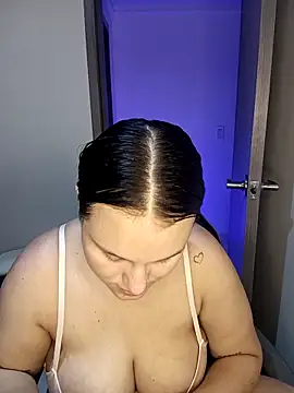 Snapshot of Valeriaa_21 chatting on 06/11/26, 06:27 Valeriaa 21 online show from 06/11/26, 06:27