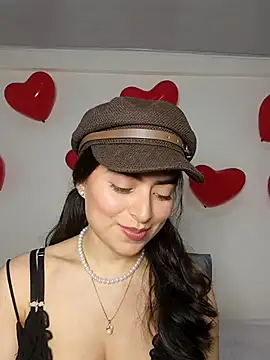 Snapshot of saasha_Petit chatting on 02/17/26, 10:23 saasha Petit online show from 02/17/26, 10:23