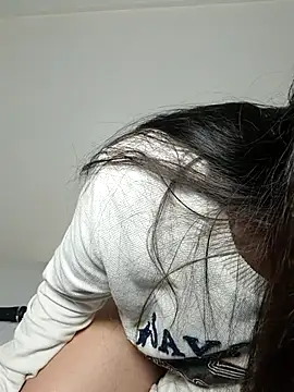 Snapshot of saasha_Petit chatting on 02/05/26, 10:33 saasha Petit online show from 02/05/26, 10:33