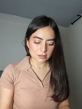 Snapshot of saasha_Petit chatting on 02/28/26, 10:48 saasha Petit online show from 02/28/26, 10:48