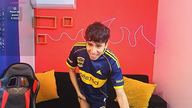 Snapshot of Neo_Twink chatting on 02/06/26, 07:10 Neo Twink online show from 02/06/26, 07:10