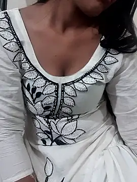 Riya rani8 online show from 01/11/26, 03:46