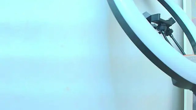 Snapshot of AprillRoss chatting on 12/20/25, 12:30 AprillRoss online show from 12/20/25, 12:30