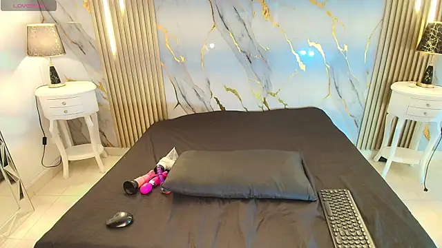 AprillRoss online show from 04/14/26, 01:38