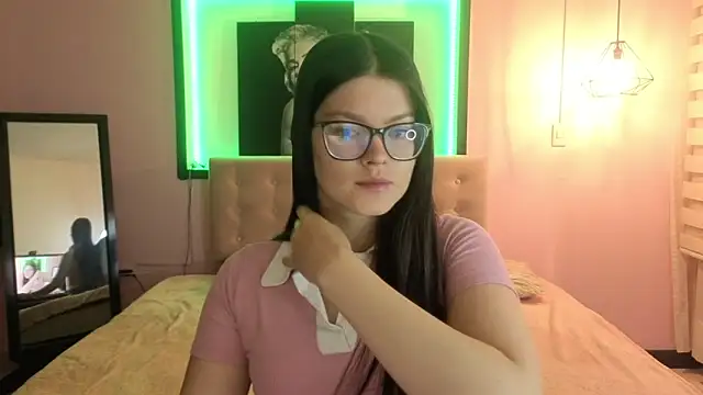 Snapshot of Sara_valderrama_ chatting on 06/13/26, 03:32 Sara valderrama online show from 06/13/26, 03:32