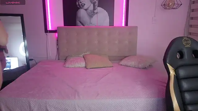 Sara valderrama  online show from 03/25/26, 12:59