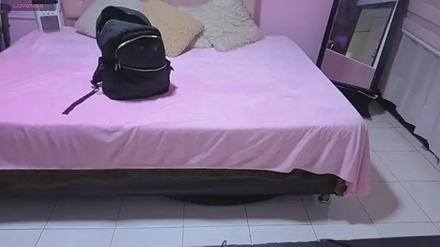 Snapshot of Sara_valderrama_ chatting on 05/13/26, 12:56 Sara valderrama online show from 05/13/26, 12:56