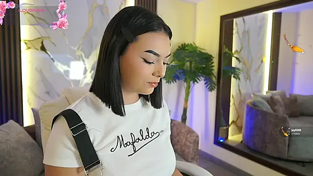 Snapshot of LiaWheeler chatting on 12/05/25, 07:01 LiaWheeler online show from 12/05/25, 07:01