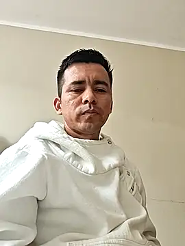 Snapshot of Robehts chatting on 12/04/25, 09:14 Robehts online show from 12/04/25, 09:14