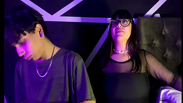 Snapshot of Emily_Andyy chatting on 12/19/25, 01:09 Emily Andyy online show from 12/19/25, 01:09