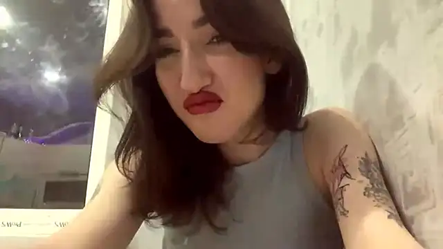 Snapshot of PanickedCowrie chatting on 12/05/25, 07:45 PanickedCowrie online show from 12/05/25, 07:45