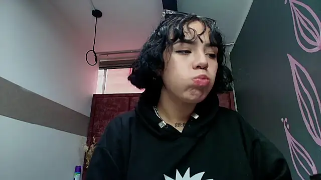 Kiara Fox   online show from 05/05/26, 08:23