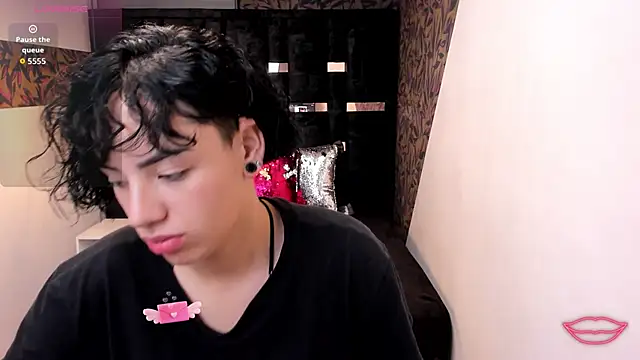 Kiara Fox   online show from 01/15/26, 12:30