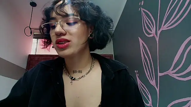 Kiara Fox   online show from 05/04/26, 07:50