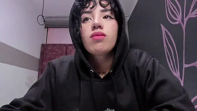 Kiara Fox   online show from 04/02/26, 10:00