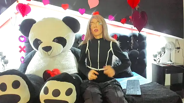 Snapshot of Lis_Pearson chatting on 02/19/26, 01:35 Lis Pearson online show from 02/19/26, 01:35