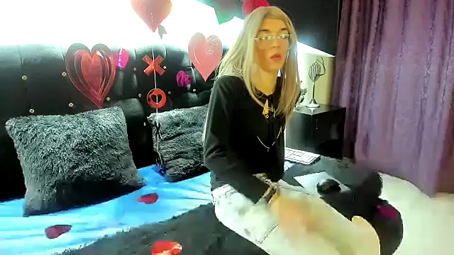 Snapshot of Lis_Pearson chatting on 02/14/26, 01:17 Lis Pearson online show from 02/14/26, 01:17