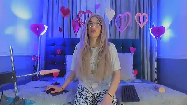 Snapshot of Lis_Pearson chatting on 02/06/26, 02:51 Lis Pearson online show from 02/06/26, 02:51