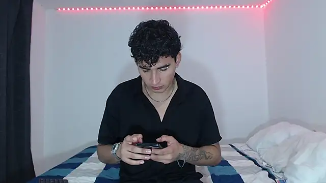 Dave hot1 online show from 12/17/25, 04:50