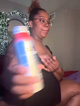 Snapshot of lovelytip chatting on 12/17/25, 04:17 lovelytip online show from 12/17/25, 04:17