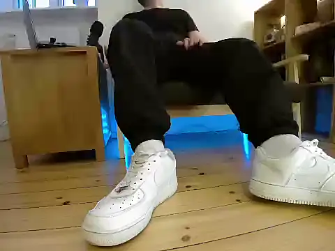 Snapshot of jonas_camboy chatting on 01/06/26, 02:32 jonas camboy online show from 01/06/26, 02:32