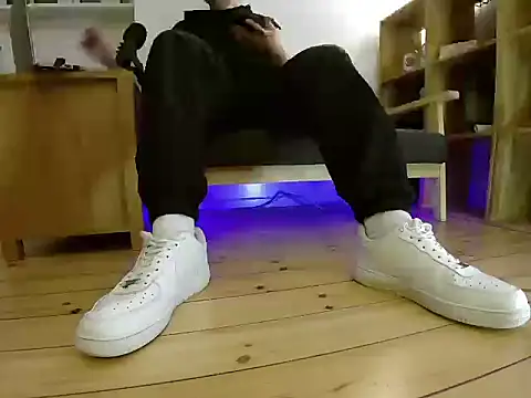 Snapshot of jonas_camboy chatting on 01/15/26, 04:21 jonas camboy online show from 01/15/26, 04:21