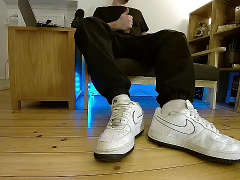 Snapshot of jonas_camboy chatting on 12/21/25, 02:30 jonas camboy online show from 12/21/25, 02:30