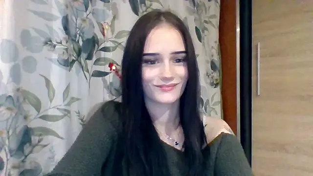 Snapshot of NinaTease chatting on 12/17/25, 11:43 NinaTease online show from 12/17/25, 11:43