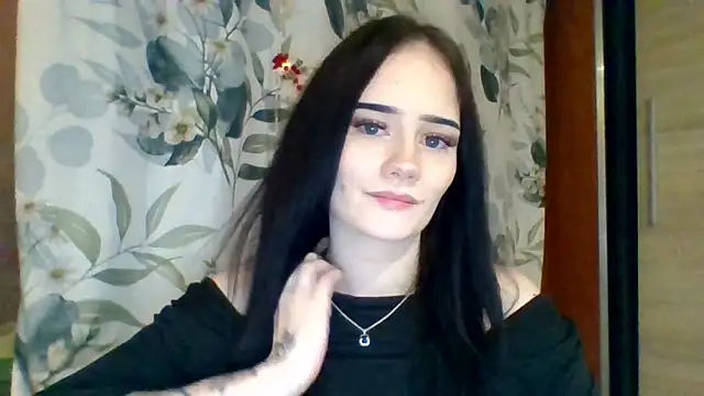 Snapshot of NinaTease chatting on 12/16/25, 12:15 NinaTease online show from 12/16/25, 12:15