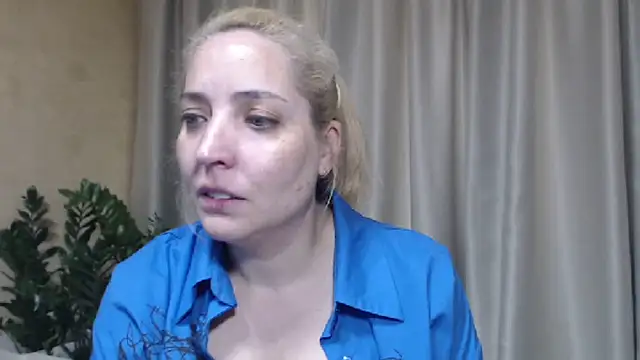 Snapshot of sweetpussy chatting on 06/18/26, 03:17 sweetpussy online show from 06/18/26, 03:17