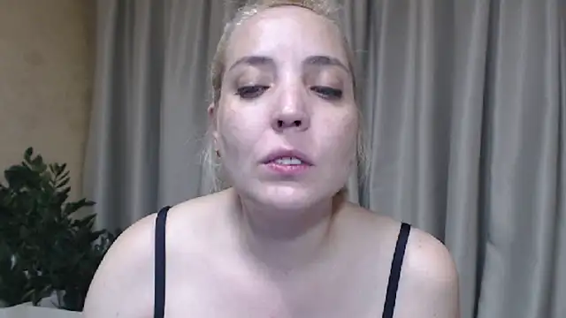 Snapshot of sweetpussy chatting on 06/27/26, 03:40 sweetpussy online show from 06/27/26, 03:40
