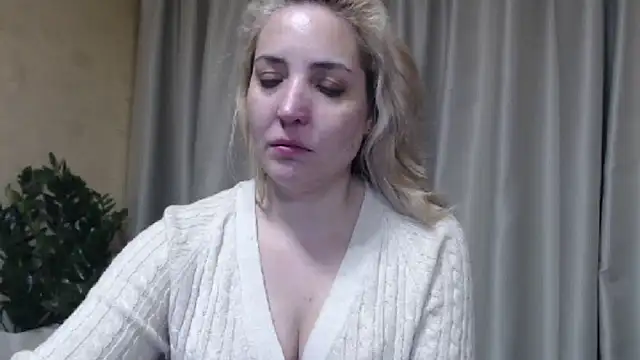 Snapshot of sweetpussy chatting on 02/04/26, 04:24 sweetpussy online show from 02/04/26, 04:24