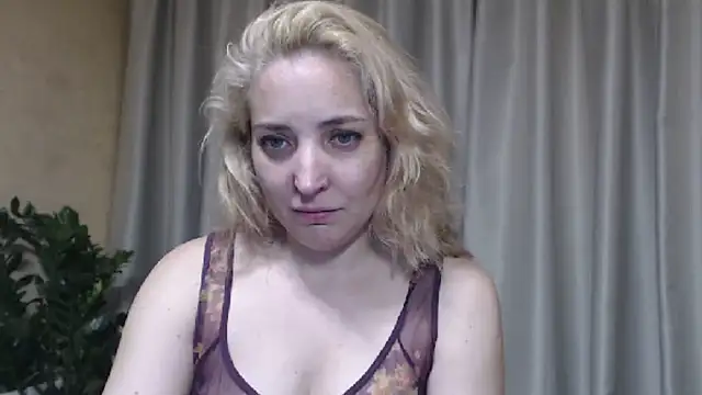 Snapshot of sweetpussy chatting on 06/09/26, 03:57 sweetpussy online show from 06/09/26, 03:57