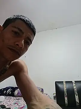 Snapshot of valenpaisita2123 chatting on 12/19/25, 10:12 valenpaisita2123 online show from 12/19/25, 10:12